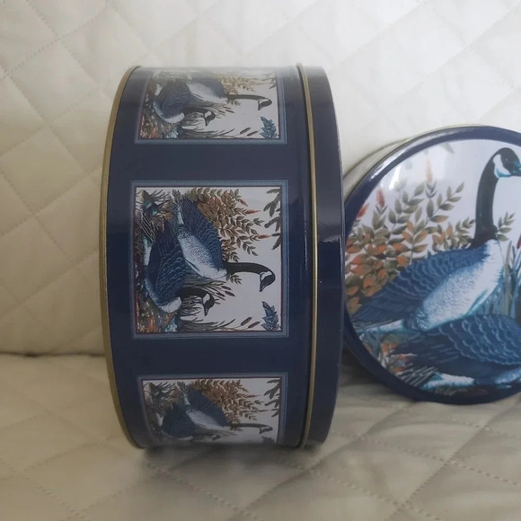 VTG NESTING  TIN CANISTER SET Of 3 CANADA GOOSE GEESE BLUE ROUND HOME DECOR - Picture 5 of 8